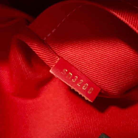 SOLD-Authentic Louis Vuitton South Bank Besace Damiere Ebene Crossbody - Picture 8 of 10